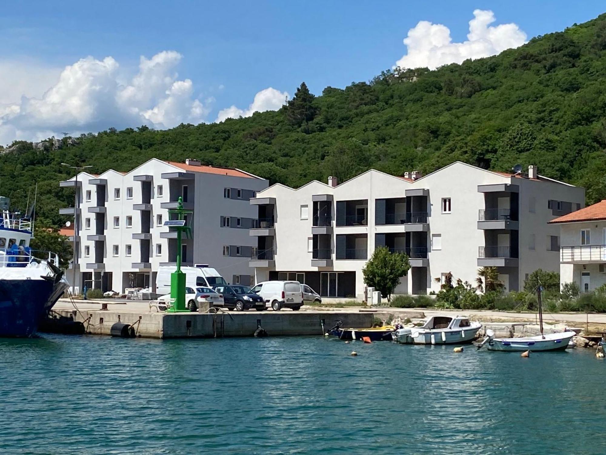 Apartment Lucie Plomin Luaran gambar